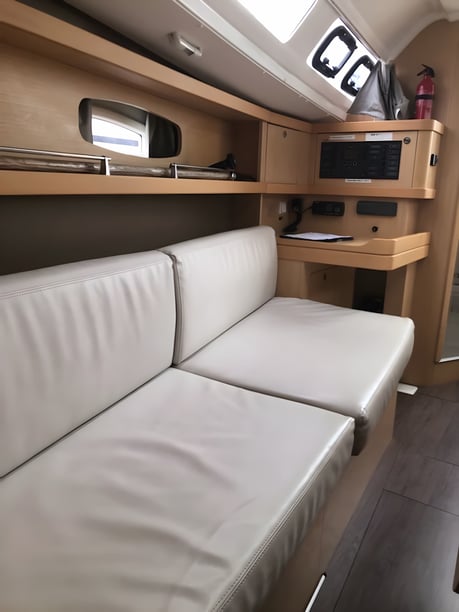 Arzon Segelboot 2 Kabine 6 Liegeplätze 6 Gäste 9.2 m Nummer des Inserats: #14352 5