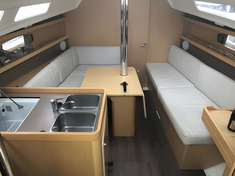 Arzon Segelboot 2 Kabine 6 Liegeplätze 6 Gäste 9.2 m Nummer des Inserats: #14352 4