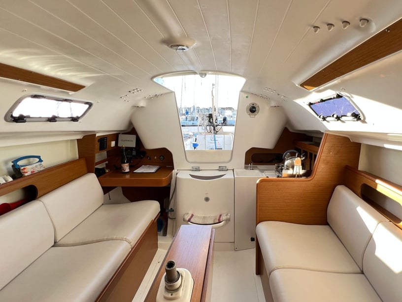 Arzon Zeilboot Cabine 1  4  slaapplaatsen 4  gasten 7.9 m Lijstnummer: #14367 2