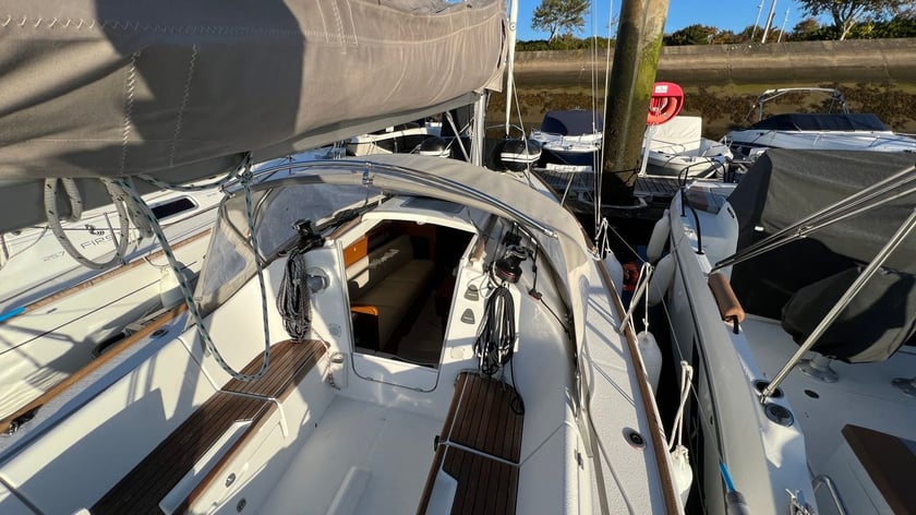 Arzon Zeilboot Cabine 1  4  slaapplaatsen 4  gasten 7.9 m Lijstnummer: #14367 5