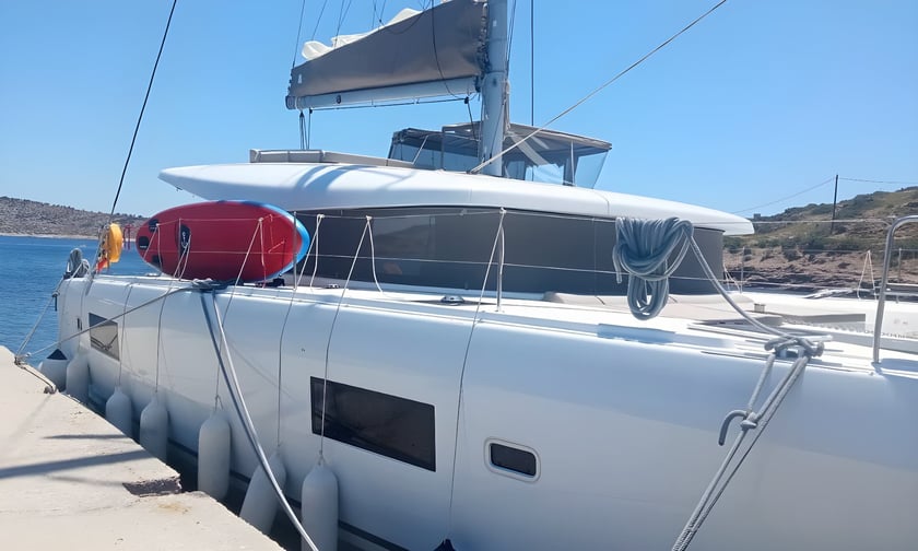 Rhodes Catamaran Cabine 6  Couchettes 12  Invités 12  12.8 m Numéro de l'annonce: #14396