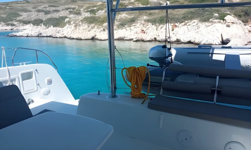 Rhodes Catamaran Cabine 6  Couchettes 12  Invités 12  12.8 m Numéro de l'annonce: #14396 5