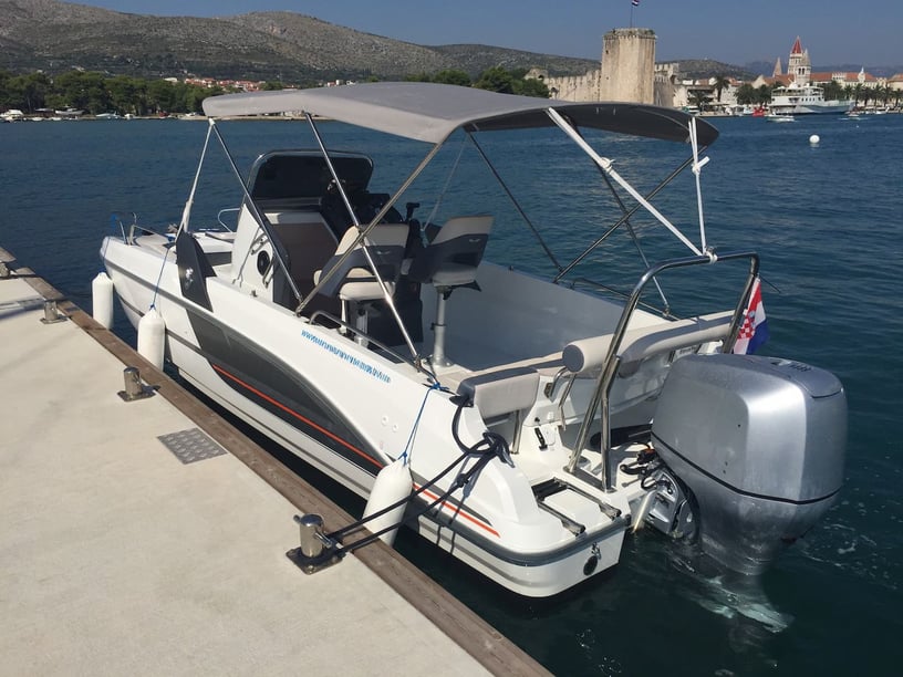 Trogir Bateau à moteur   Invités 8  6.22 m Numéro de l'annonce: #144 2