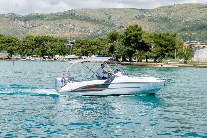 Trogir Bateau à moteur   Invités 8  6.22 m Numéro de l'annonce: #144 4