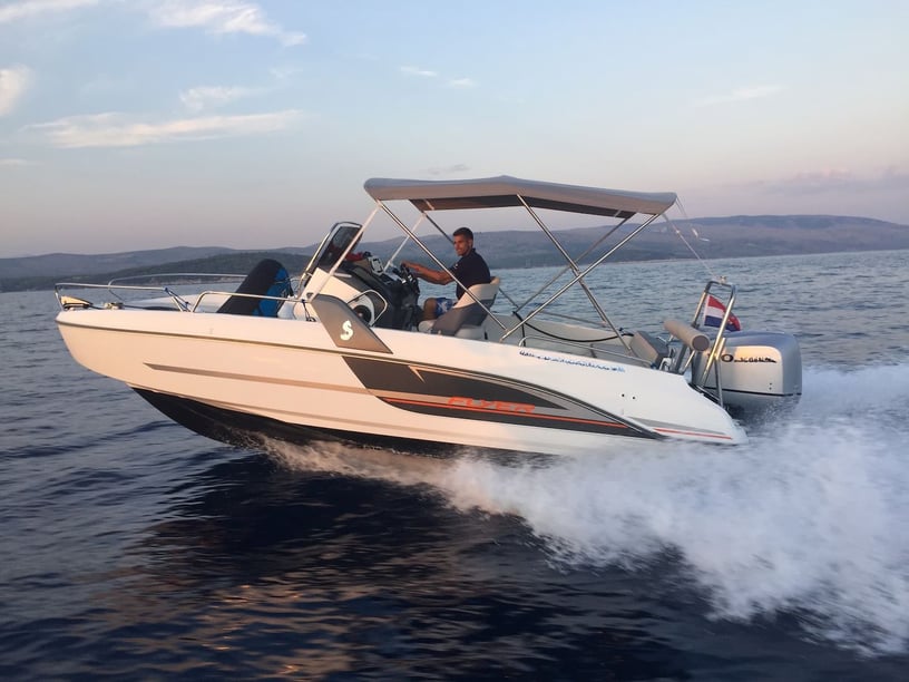 Trogir Bateau à moteur   Invités 8  6.22 m Numéro de l'annonce: #144 5