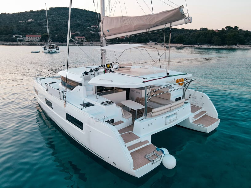 Trogir Catamaran 6 cabin 12 berths 12 guests 13.99 m Listing Number: #14410 3