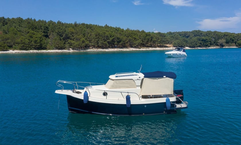 Pula Motorboot 1 Kabine 3 Liegeplätze 7 Gäste 7.2 m Nummer des Inserats: #14413 5