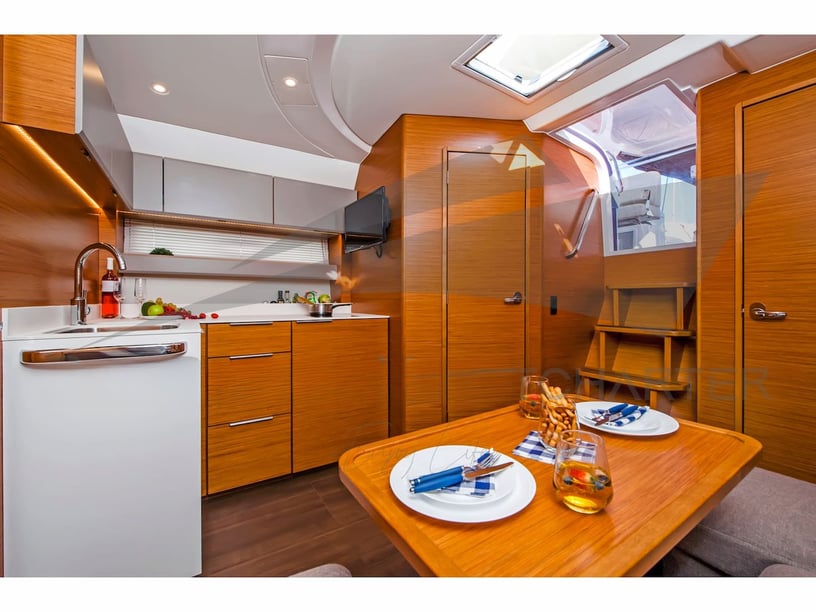 Sukošan Motorboat 2 cabin 4 berths 4 guests 13.29 m Listing Number: #14425 3