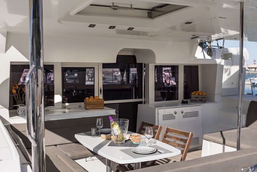 Capo d'Orlando Catamaran Cabine 6  12  slaapplaatsen 12  gasten 13.96 m Lijstnummer: #14426 5