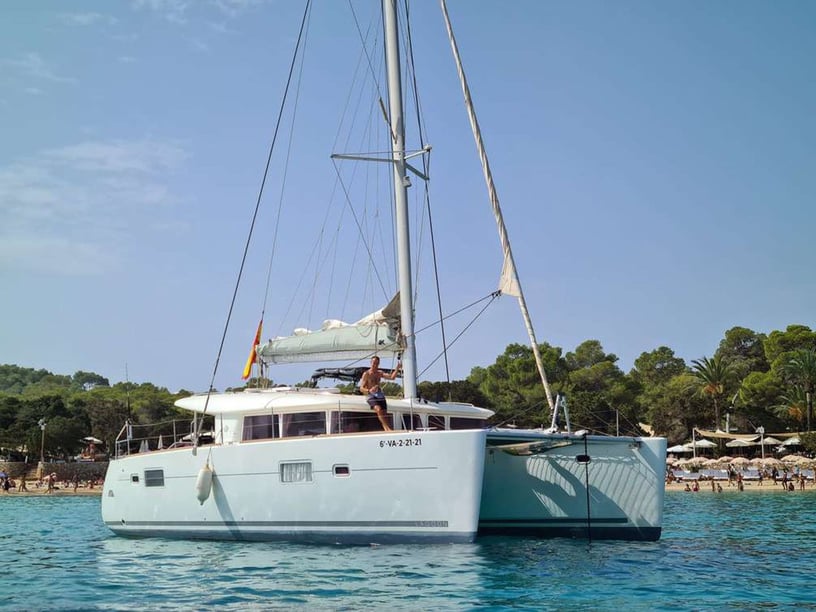 Catamaran Cabine 4  Couchettes 12  Invités 12  11.99 m Numéro de l'annonce: #14452