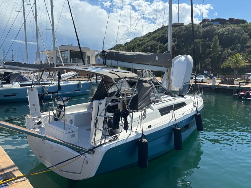 Portisco Sailboat 3 cabin 6 berths 6 guests 10.77 m Listing Number: #14467