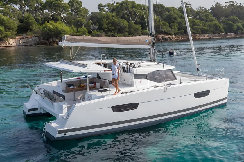 Cogolin Catamaran 3 cabin 8 berths 8 guests 11.73 m Listing Number: #14512 5