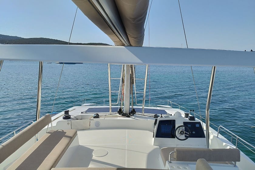 Porto Rotondo Catamaran Cabine 7  13  slaapplaatsen 13  gasten 14.82 m Lijstnummer: #14566 5