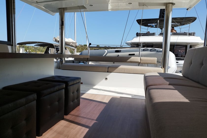 Porto Rotondo Catamaran Cabine 7  13  slaapplaatsen 13  gasten 14.82 m Lijstnummer: #14566 3