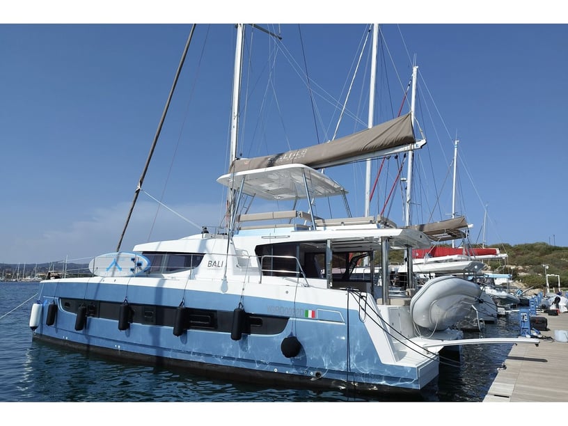 Porto Rotondo Catamaran Cabine 7  13  slaapplaatsen 13  gasten 14.82 m Lijstnummer: #14566