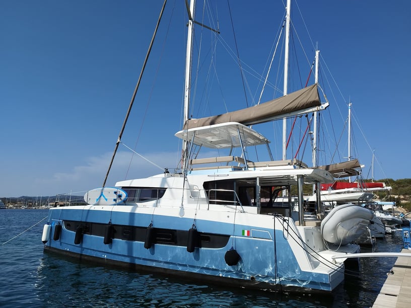 Porto Rotondo Catamaran Cabine 7  13  slaapplaatsen 13  gasten 14.82 m Lijstnummer: #14566 5