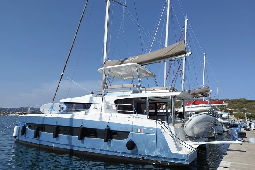 Porto Rotondo Catamaran Cabine 7  13  slaapplaatsen 13  gasten 14.82 m Lijstnummer: #14566 4