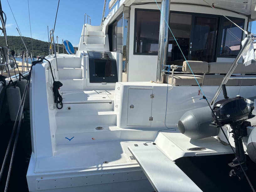 Porto Rotondo Catamaran Cabine 7  13  slaapplaatsen 13  gasten 14.82 m Lijstnummer: #14566 3