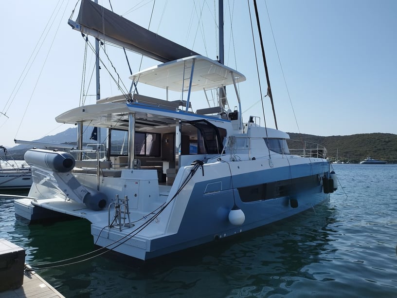 Porto Rotondo Catamaran Cabine 7  13  slaapplaatsen 13  gasten 14.82 m Lijstnummer: #14566 4