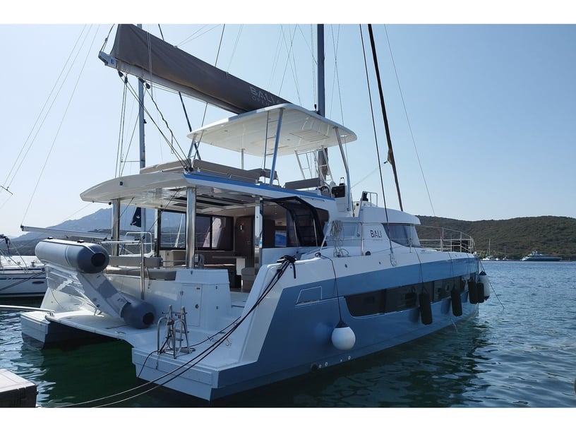 Porto Rotondo Catamaran Cabine 7  13  slaapplaatsen 13  gasten 14.82 m Lijstnummer: #14566 2