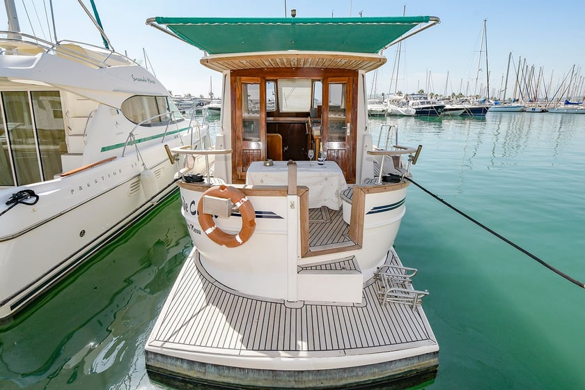 Sitges Motorboat 2 cabin 4 berths 4 guests 10.45 m Listing Number: #14576 4