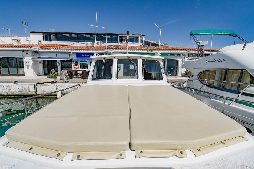 Sitges Motorboat 2 cabin 4 berths 4 guests 10.45 m Listing Number: #14576 5