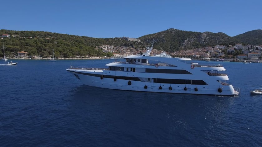 Dubrovnik Motoryacht 18 Kabine 36 Liegeplätze 36 Gäste 48 m Nummer des Inserats: #14578 4