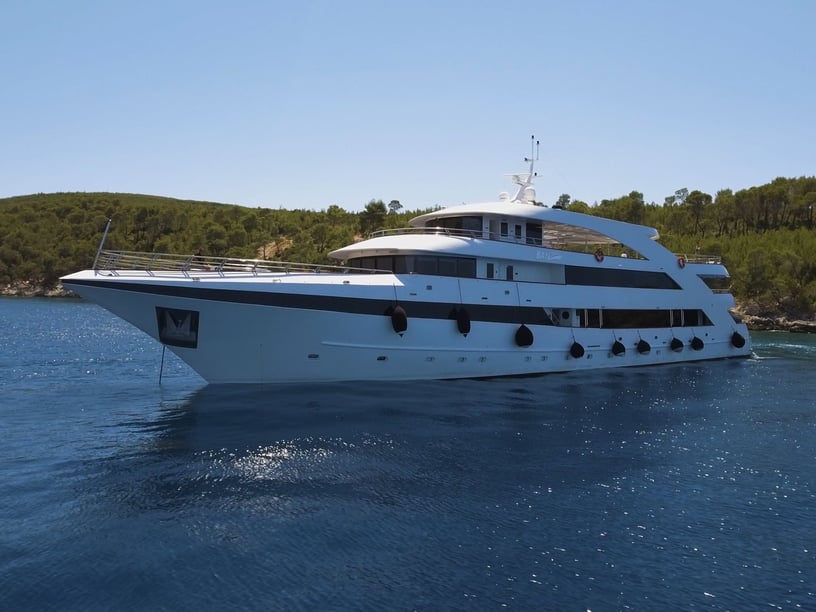 Split Motoryacht 18 Kabine 36 Liegeplätze 36 Gäste 48 m Nummer des Inserats: #14578