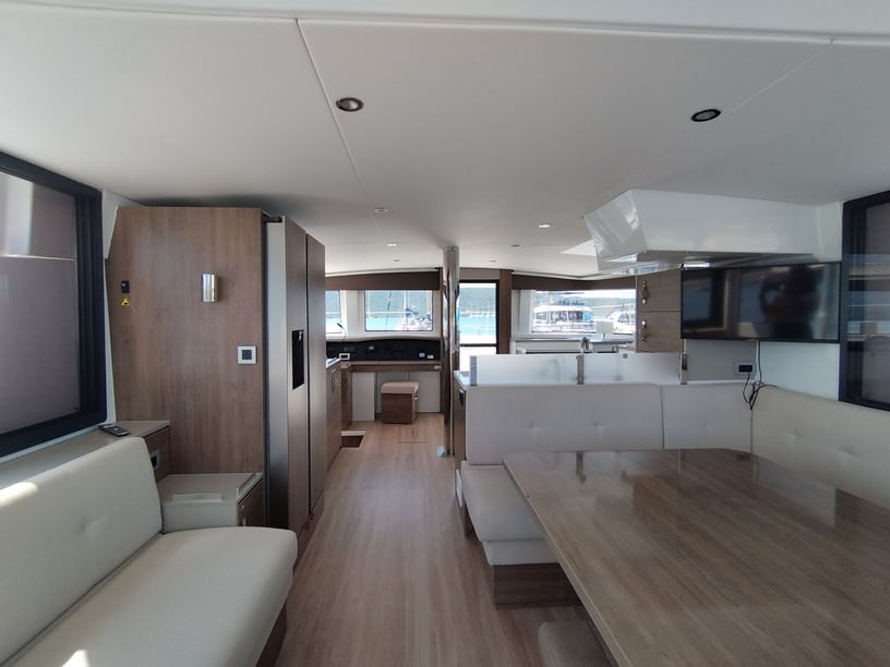 Porto Rotondo - Punta Asfodeli Catamaran Cabine 7  13  slaapplaatsen 13  gasten 14.82 m Lijstnummer: #14579 2