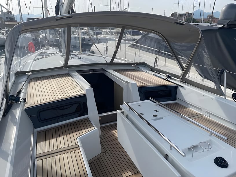 Palermo Zeilboot Cabine 3  8  slaapplaatsen 8  gasten 14.6 m Lijstnummer: #14593 5