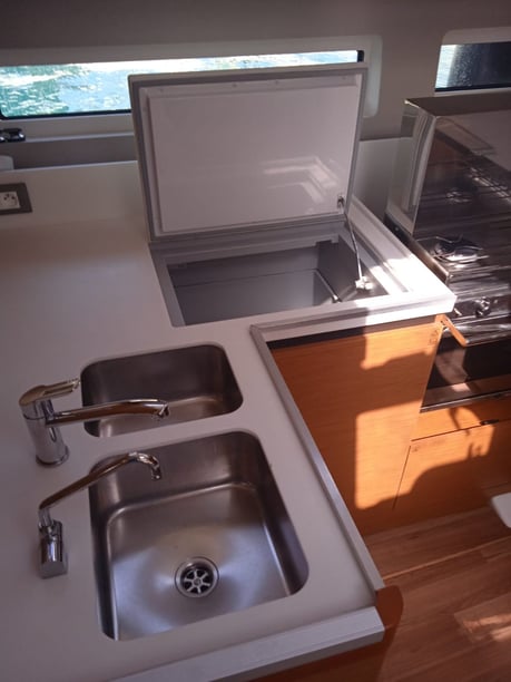 Rodas Velero Cabina 6  12  literas 12  invitados 14.22 m Número de anuncio: #14594 4