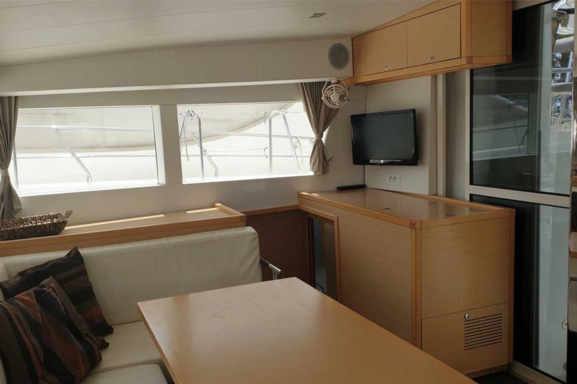 Athene Catamaran Cabine 6  10  slaapplaatsen 10  gasten 11.74 m Lijstnummer: #14610 4