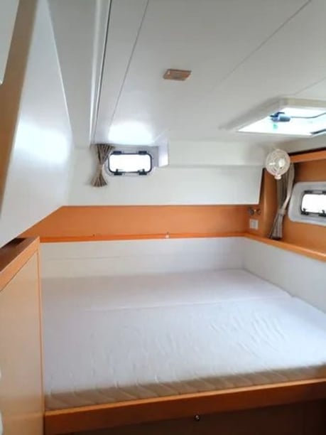 Athene Catamaran Cabine 6  10  slaapplaatsen 10  gasten 11.74 m Lijstnummer: #14610 3