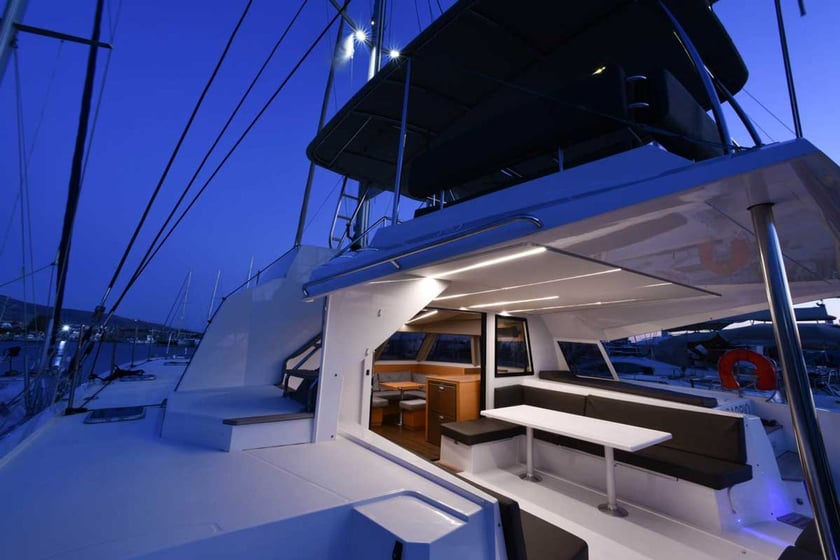 Athen Katamaran 6 Kabine 12 Liegeplätze 12 Gäste 13.71 m Nummer des Inserats: #14617 4