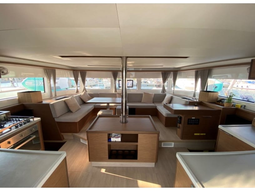 St. George's Catamaran 4 cabin 10 berths 10 guests 14.75 m Listing Number: #14634 2