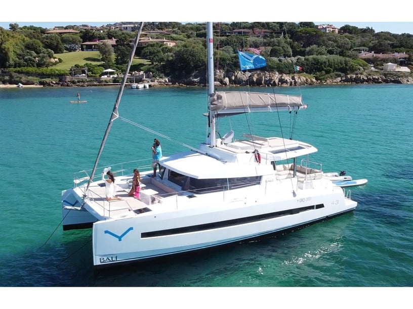 Porto Rotondo Catamaran Cabine 6  10  slaapplaatsen 12  gasten 13.2 m Lijstnummer: #14635