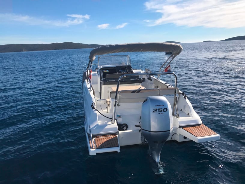 Trogir Bateau à moteur Cabine 1  Couchettes 3  Invités 3  7.62 m Numéro de l'annonce: #14636 2