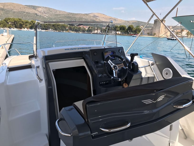 Trogir Bateau à moteur Cabine 1  Couchettes 3  Invités 3  7.62 m Numéro de l'annonce: #14636 5