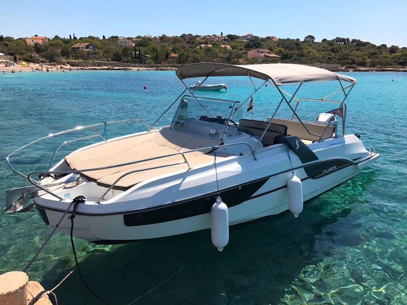Trogir Bateau à moteur Cabine 1  Couchettes 3  Invités 3  7.62 m Numéro de l'annonce: #14636