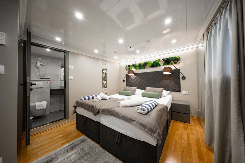 Dubrovnik Motoryacht 19 Kabine 38 Liegeplätze 38 Gäste 51 m Nummer des Inserats: #14643 3