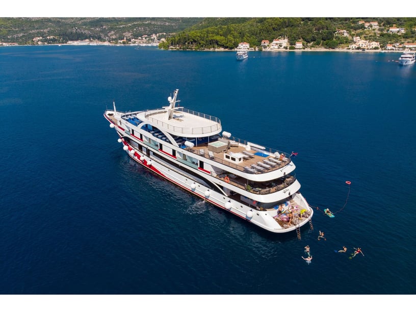 Split Motor Yacht 19 cabin 38 berths 38 guests 51 m Listing Number: #14643