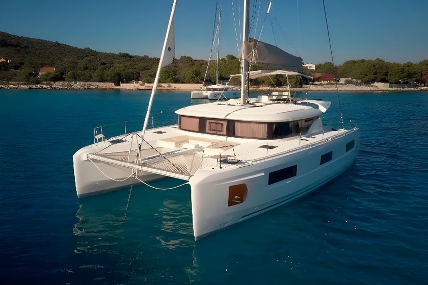 Trogir Catamarano cabina 6  cuccette 12  12  ospiti 13.99 m Numero dell'inserzione: #14670 3