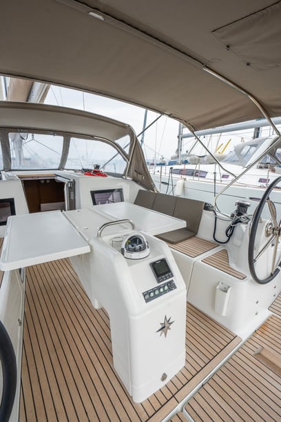 Lavrion Barca a vela cabina 3  cuccette 8  8  ospiti 12.35 m Numero dell'inserzione: #14689 5