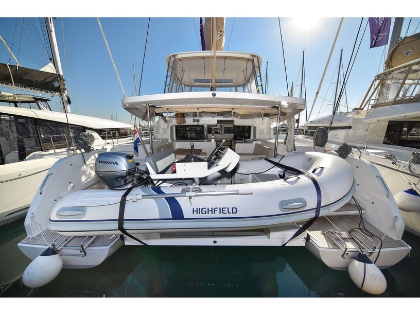 Sukošan Catamaran 6 cabin 12 berths 12 guests 13.99 m Listing Number: #14694 2