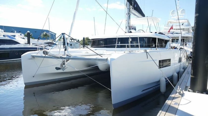 Martinica Catamarano cabina 4  cuccette 8  12  ospiti 13.96 m Numero dell'inserzione: #14703 3