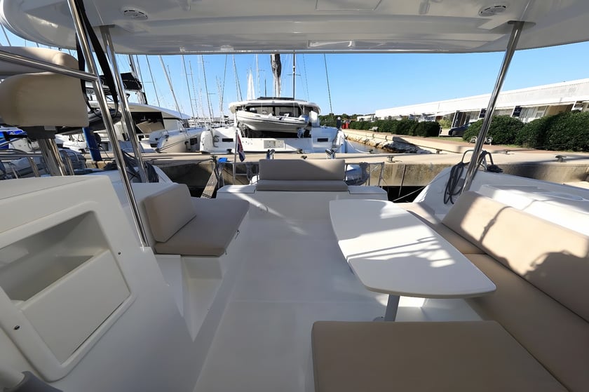 Sukošan Catamaran 6 cabin 12 berths 12 guests 11.74 m Listing Number: #14709 5