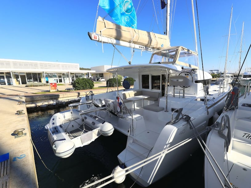 Sukošan Catamaran 6 cabin 12 berths 12 guests 11.74 m Listing Number: #14709