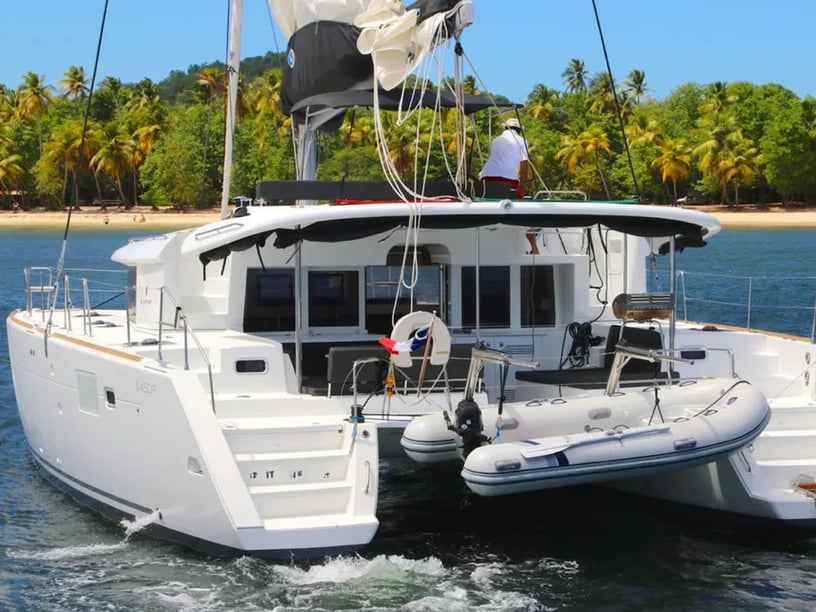 Martinica Catamarán Cabina 4  10  literas 10  invitados 13.96 m Número de anuncio: #14710
