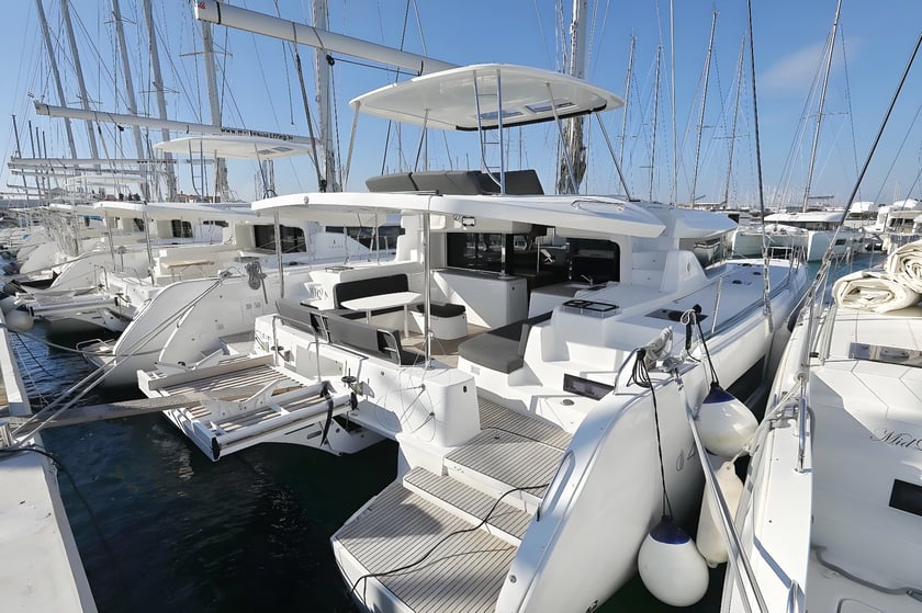 Sukošan Catamaran 6 cabin 12 berths 12 guests 14.02 m Listing Number: #14711 4