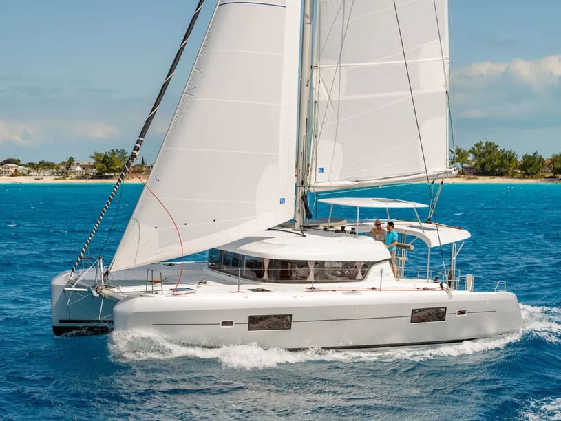 Martinica Catamarán Cabina 4  8  literas 8  invitados 12.79 m Número de anuncio: #14715